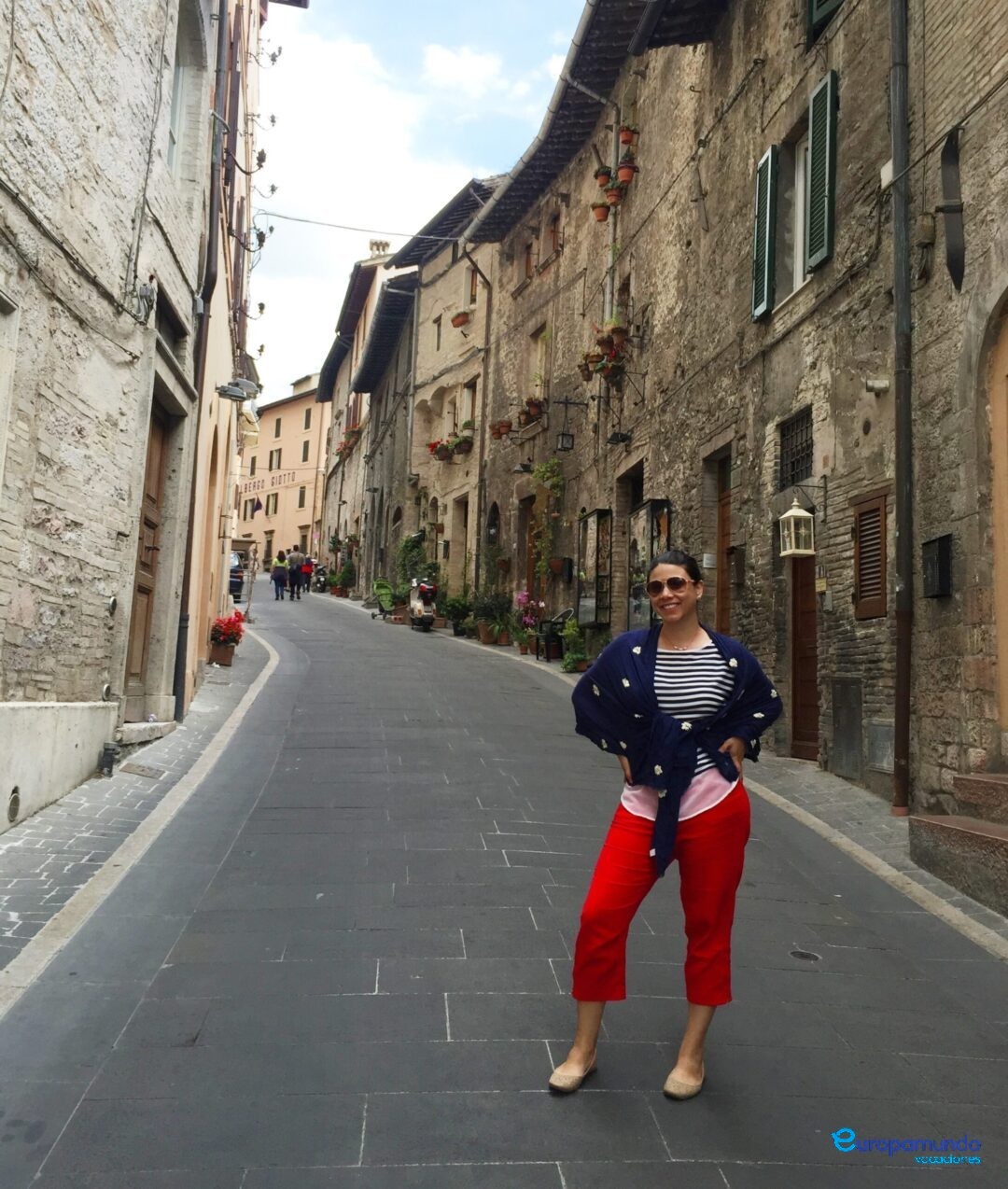 De paseo por las calles en Asís