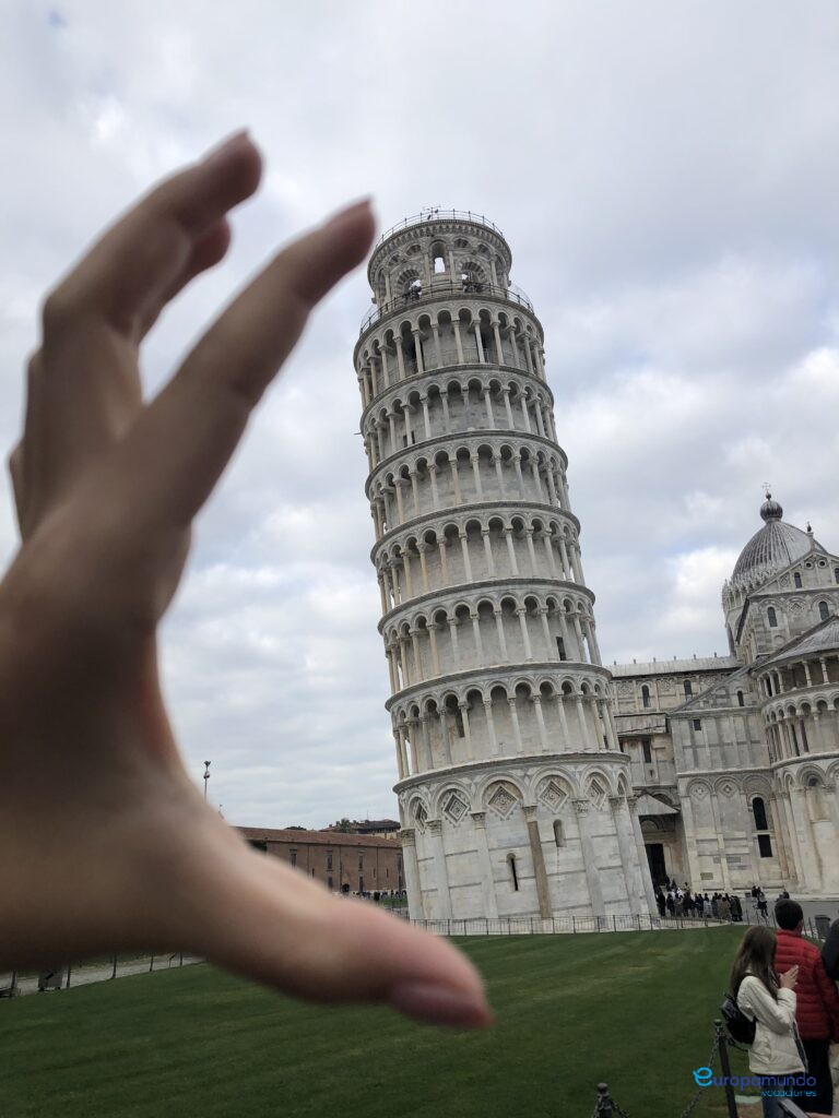 Sosteniendo la Toorre