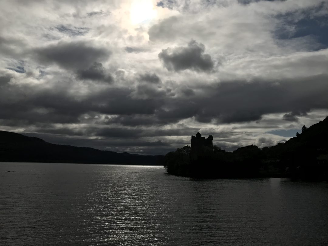 Disfrutando el Lago Ness  y Rumbo al Castillo de Urquhart  súper recomendado !!!!!