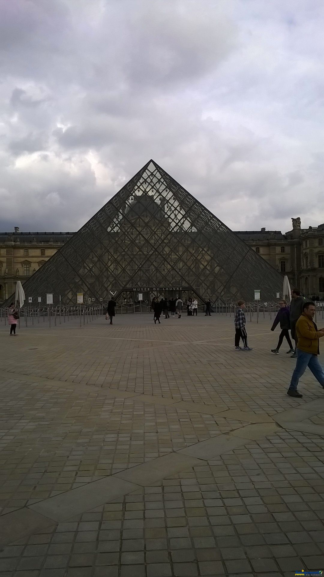 LOUVRE