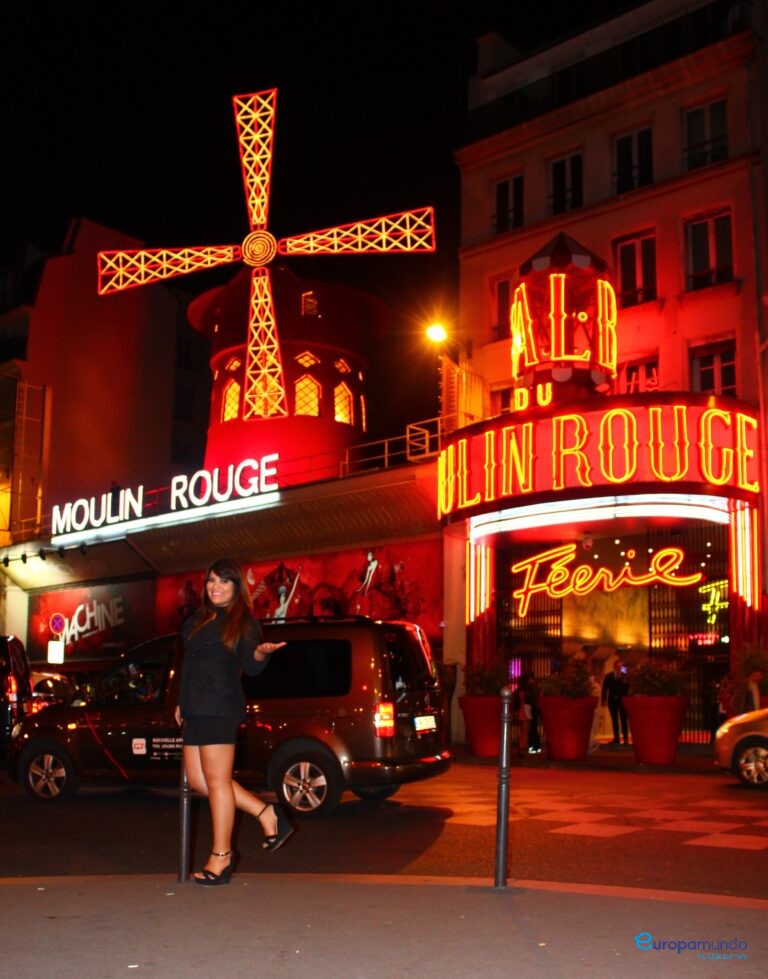 MOULING ROUGE EN PARIS
