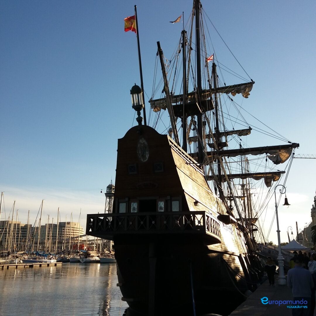 Carabela española en la marina de Barcelona