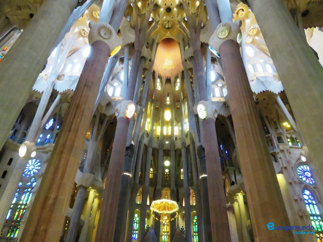 Vista interna de la catedral de la sagrada familia