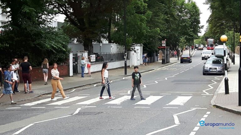 Beatles en Londres para la portada de su disco Abbey Road.