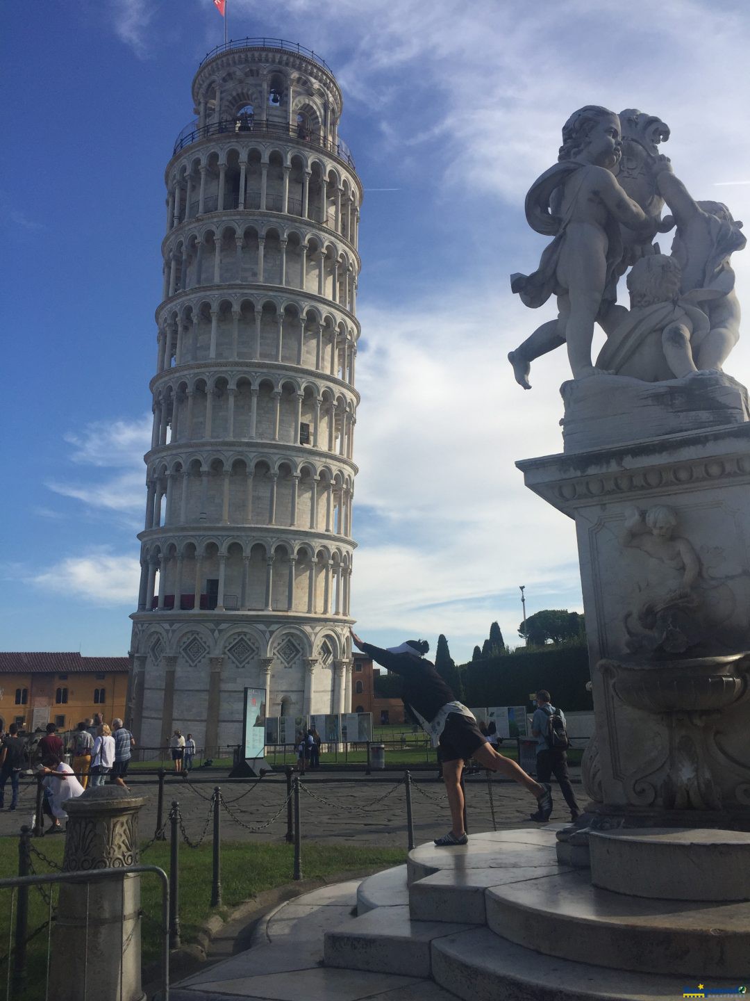 La torre de Pisa o Torre inclinada de Pisa
