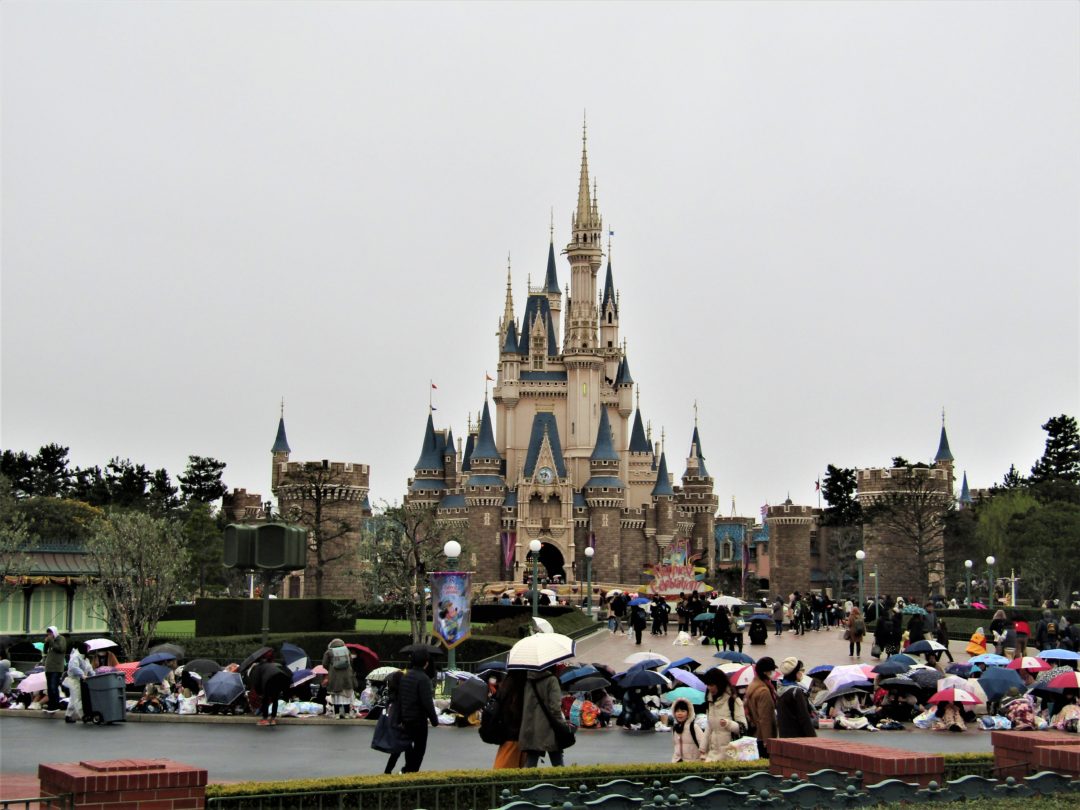 Tokyo Disneyland en días lluviosos