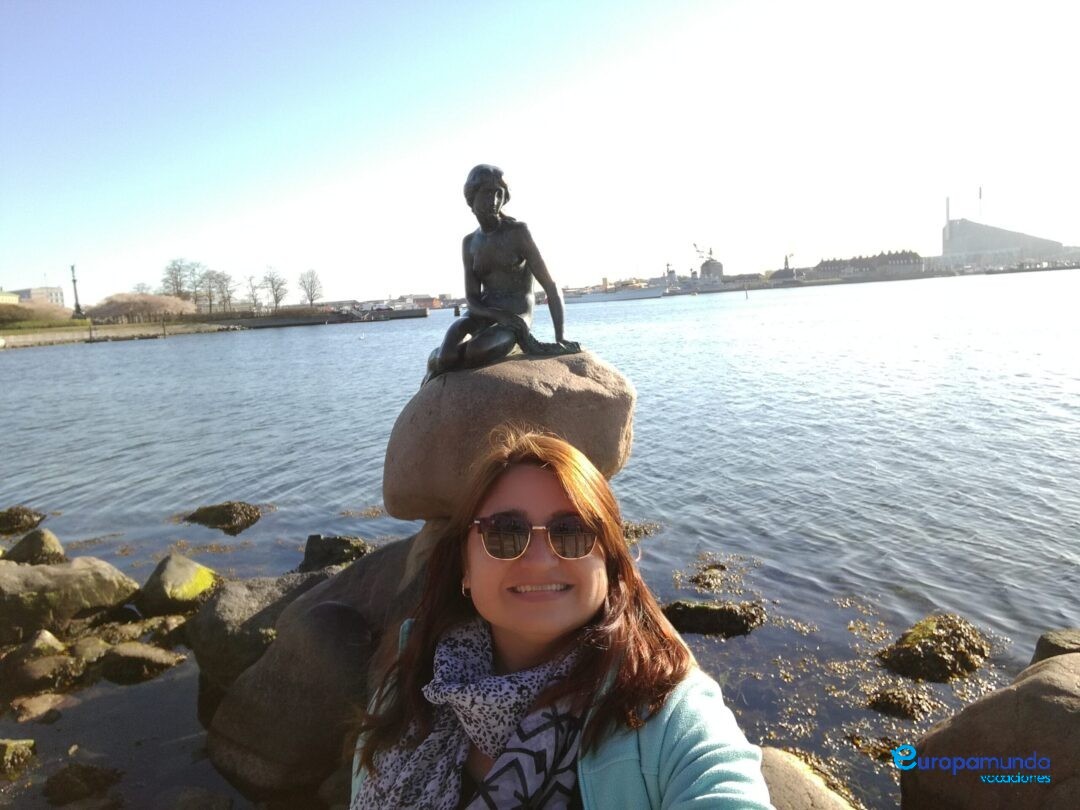 La famosa estatua de “La Sirenita”