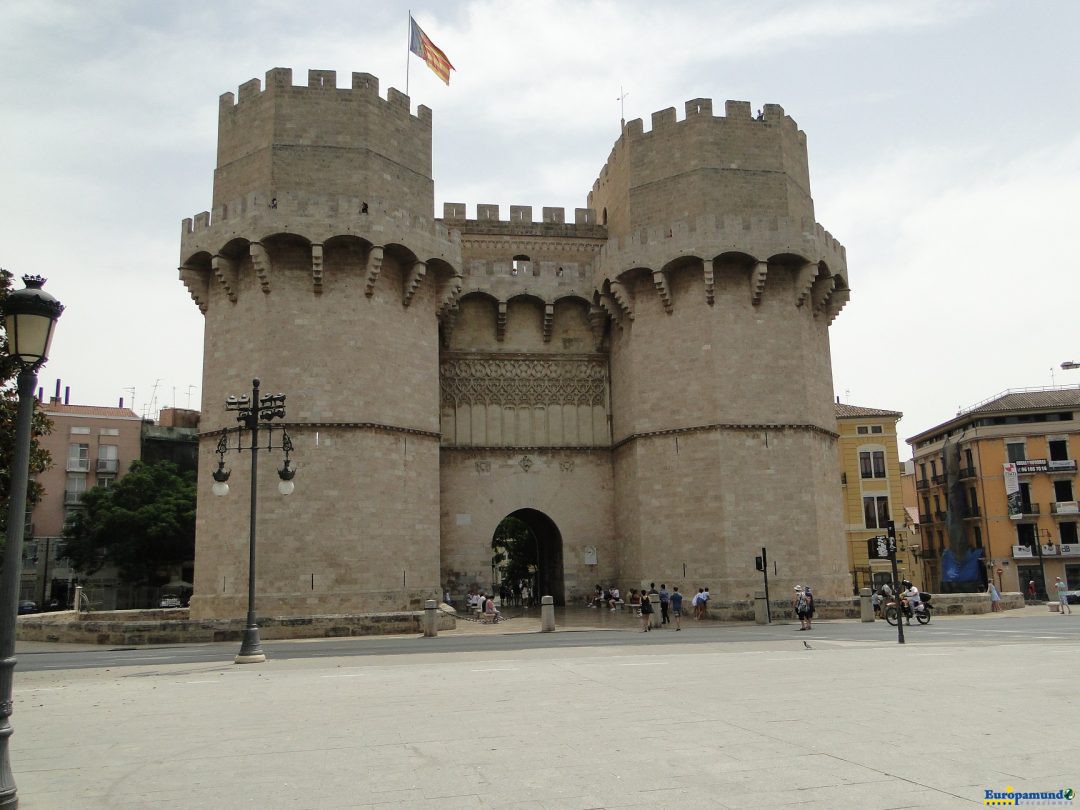 Torre de los Serranos