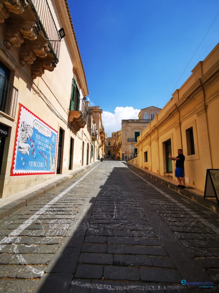 Por las calles barrocas de Noto