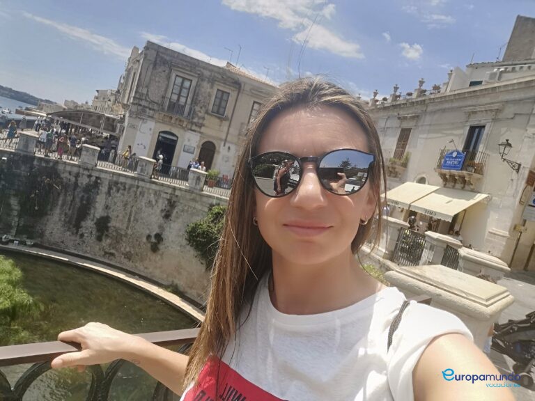 Junto a la Fuente de Aretusa