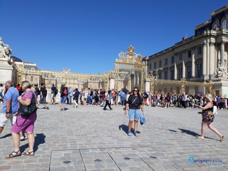Chegando ao Palácio de Versalles.