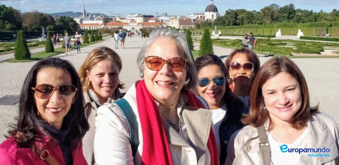 Bervedere con amigas