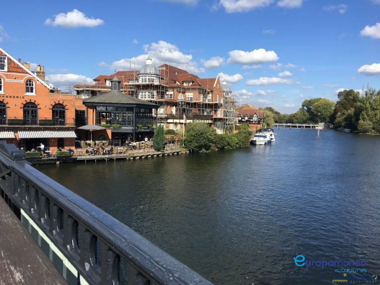 Puente sobre el Rio Tamesis entre  Winsor y Eton