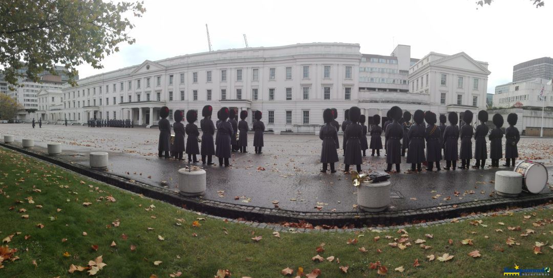 TRASPASO DE GUARDIA AL PALACIO DE BUCKINGHAM