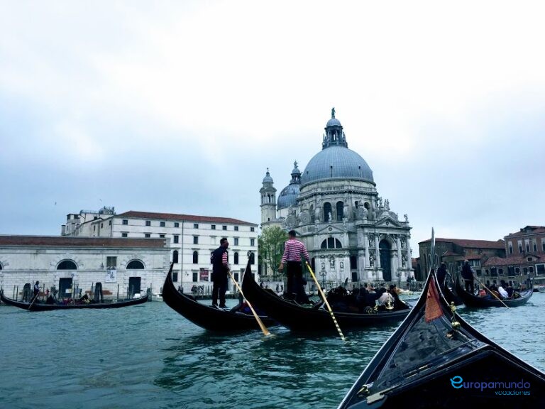 GONDOLAS