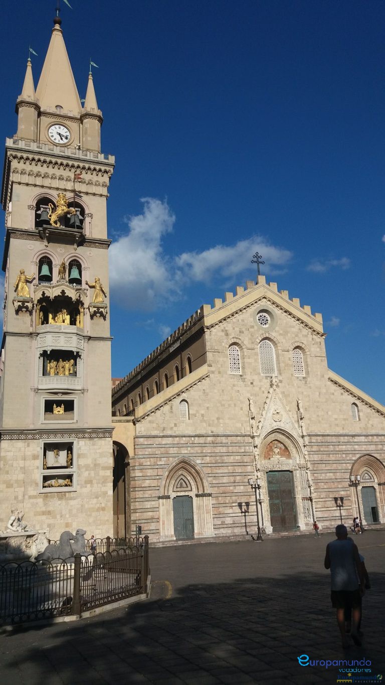 CAMPANARIO Y CATEDRAL
