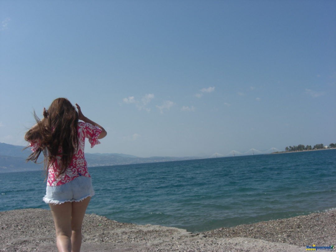 El viento y sol de Grecia me dicen “estás viva”.