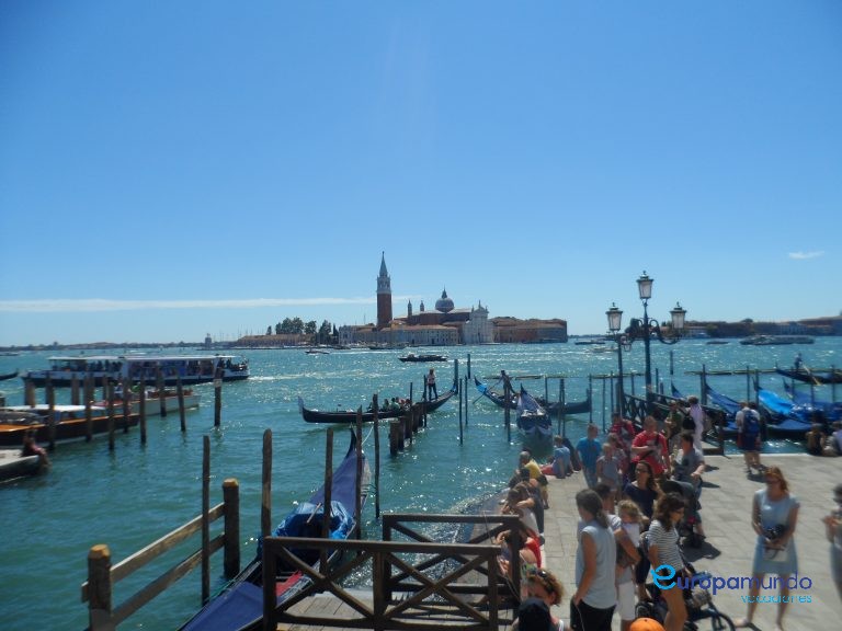 Las góndolas y el mar