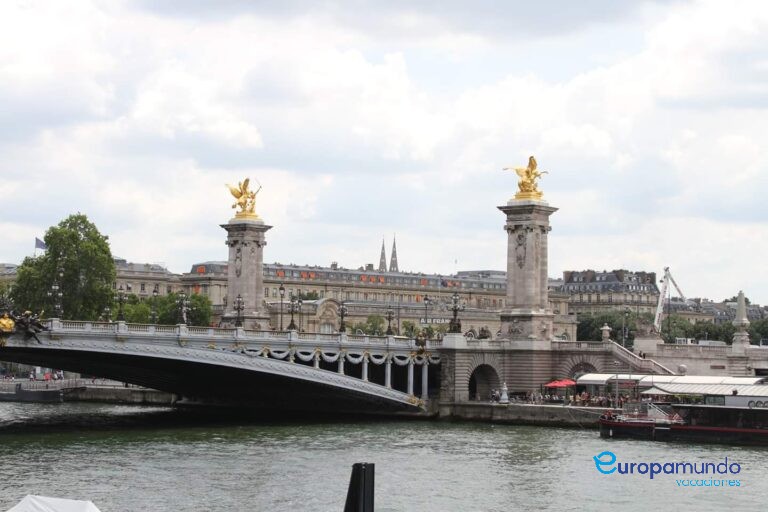 Puente Alejandro III