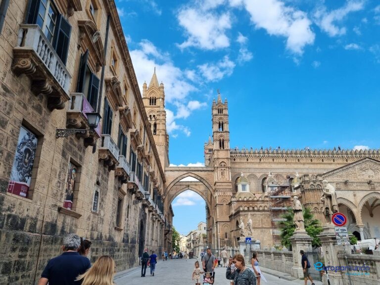 Otra vista de la catedral de Palermo