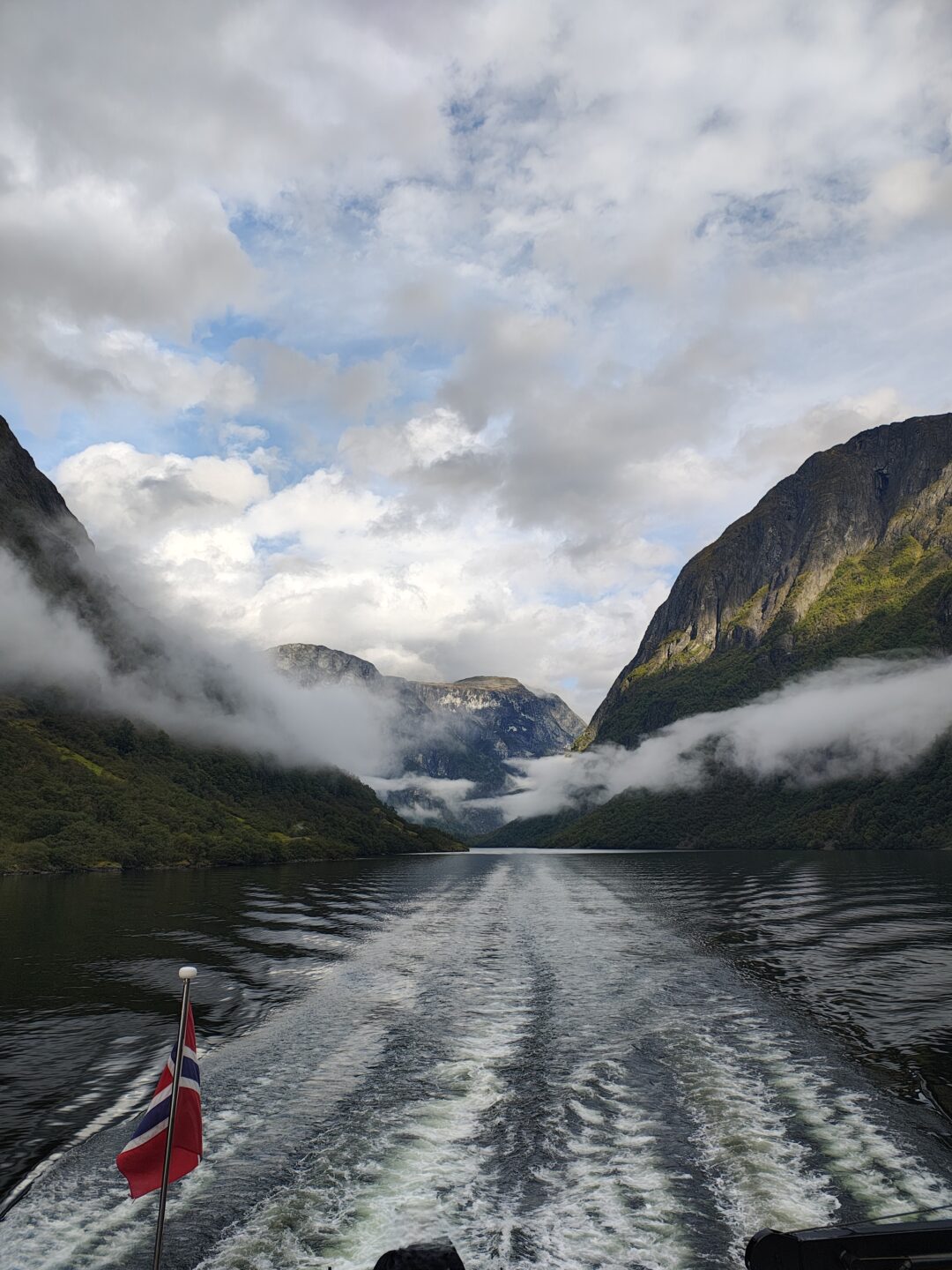 Passeio de barco pelo Fiorde Sogne – Noruega