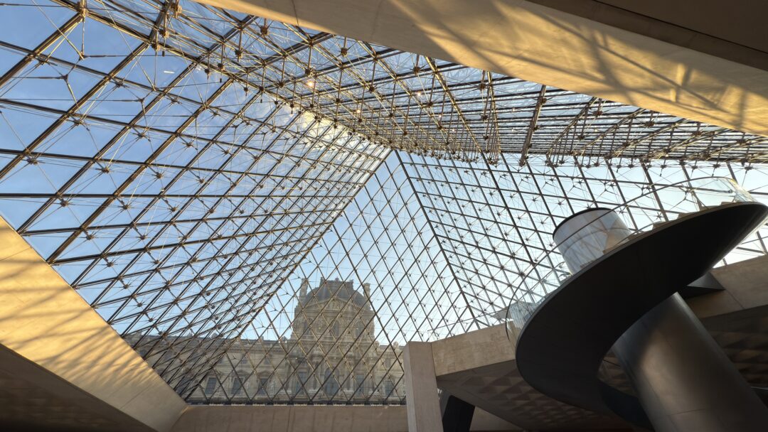 Pirámide del museo de Louvre