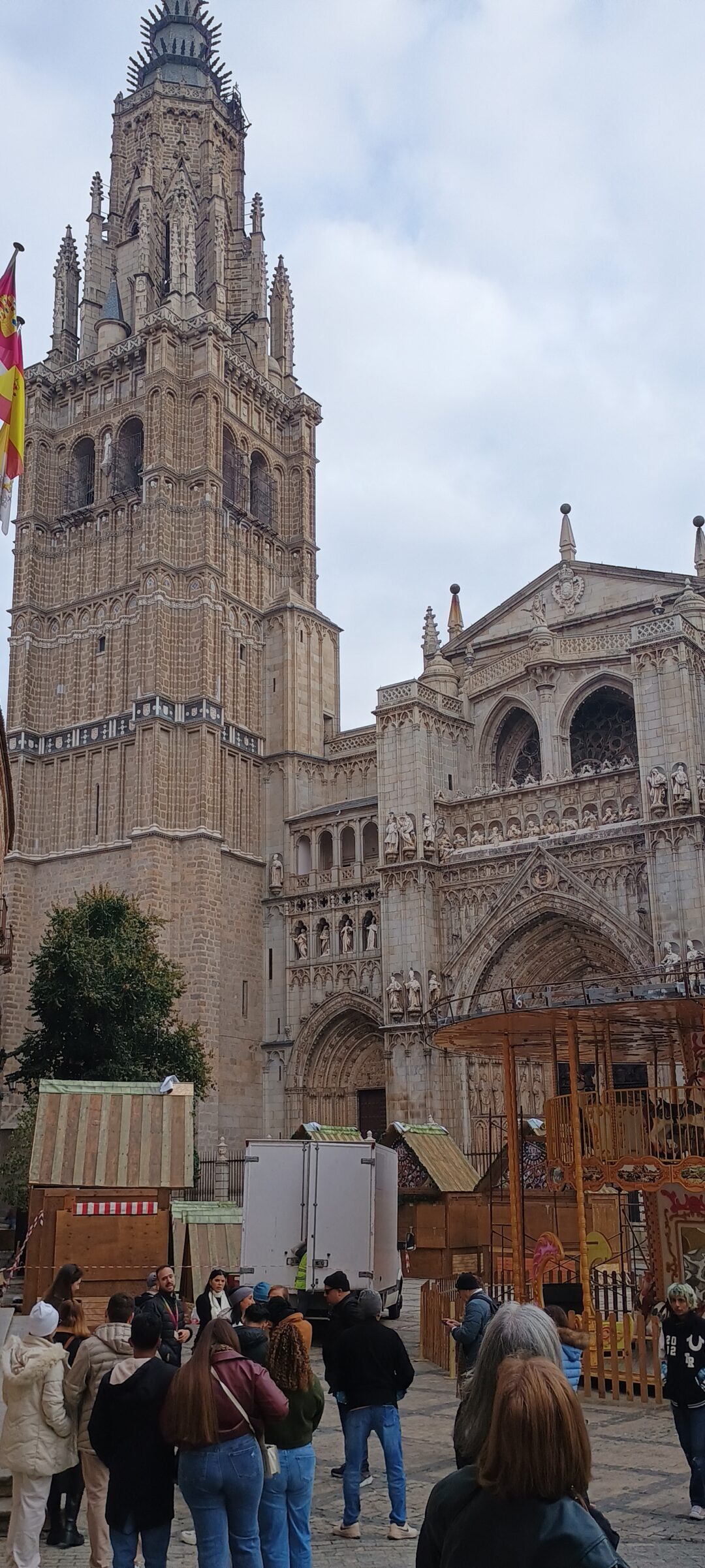 Plaza y Catedral de Santa María en Toledo