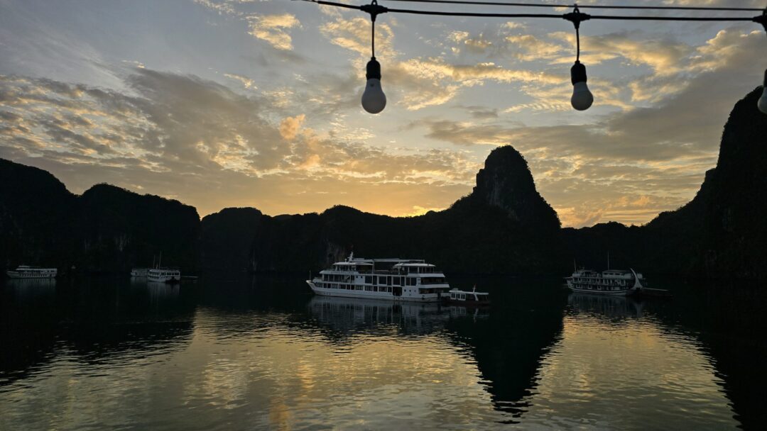 Pôr-do-sol em Ha Long
