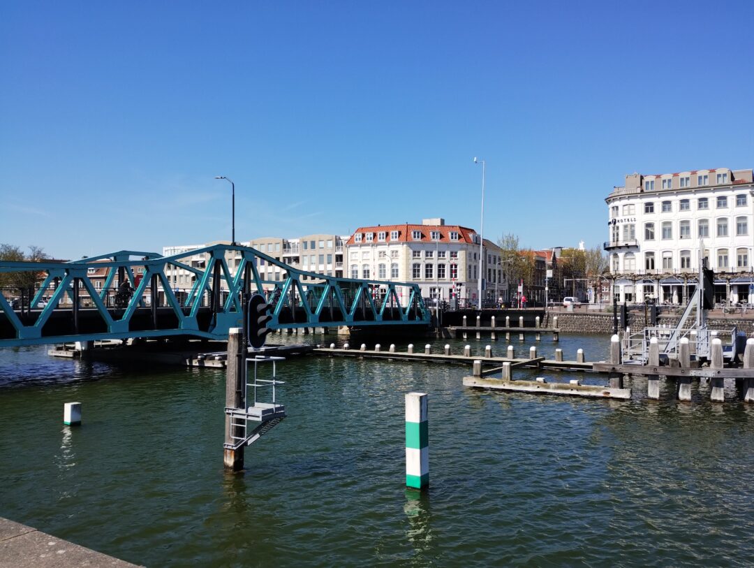 Puente levadizo giratorio.