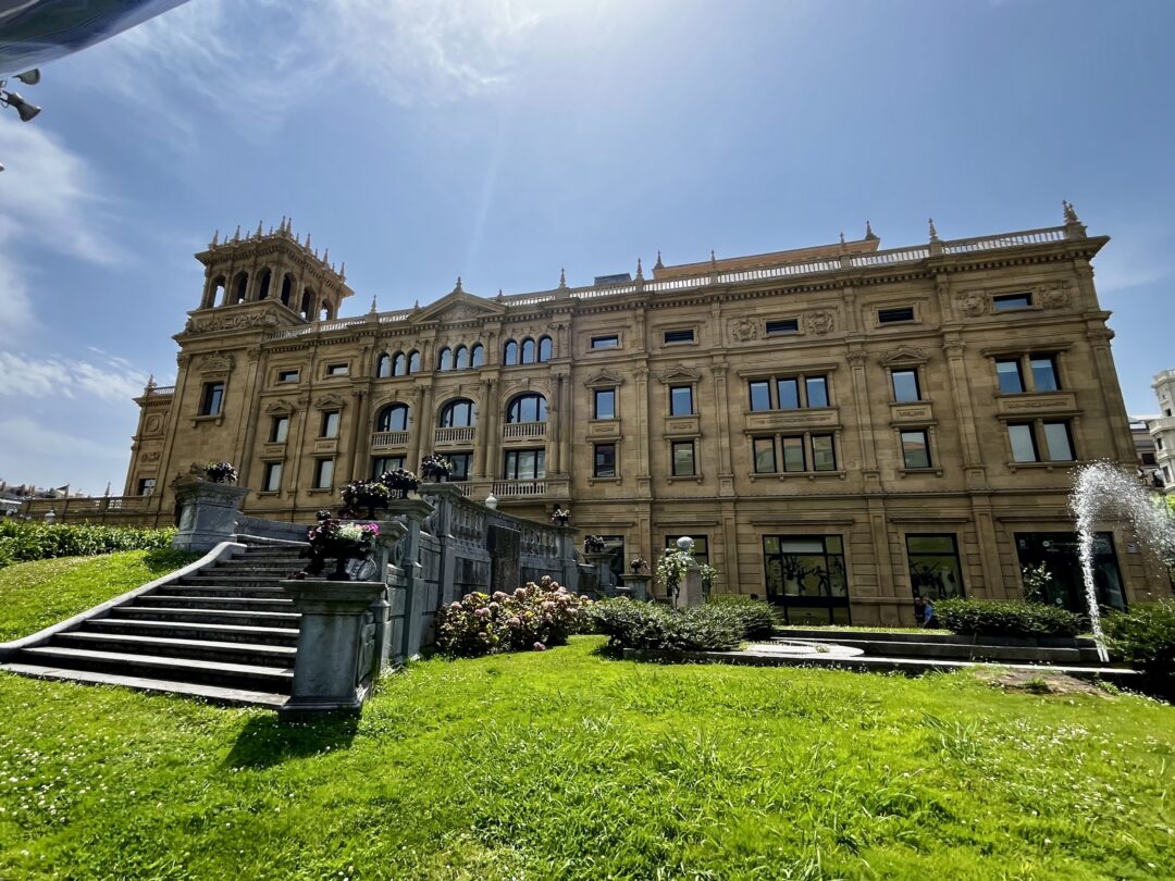 Recorriendo San Sebastián, Donostia