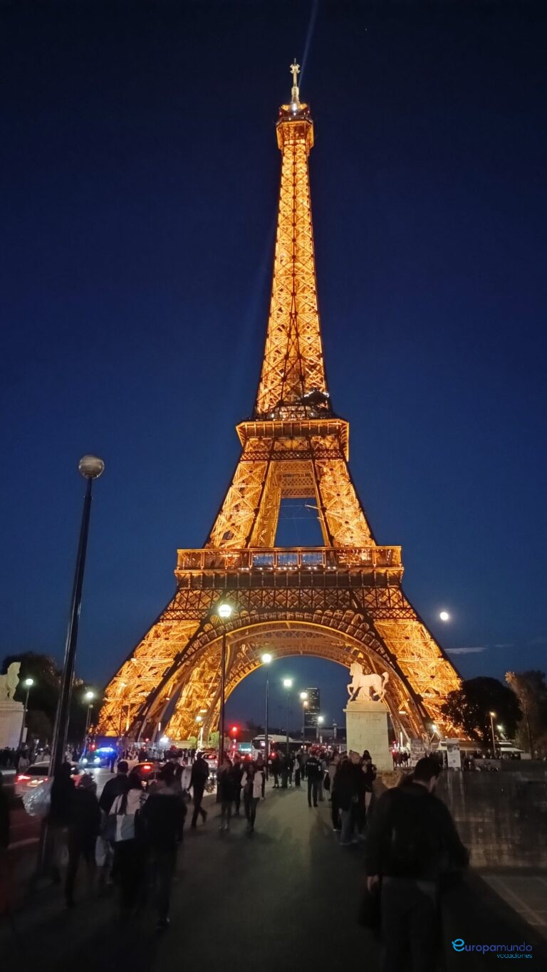 Torre Eifel Iluminada