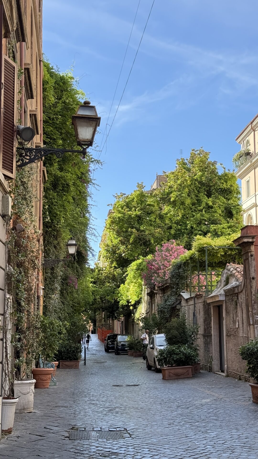 Una tranquila calle en Roma.