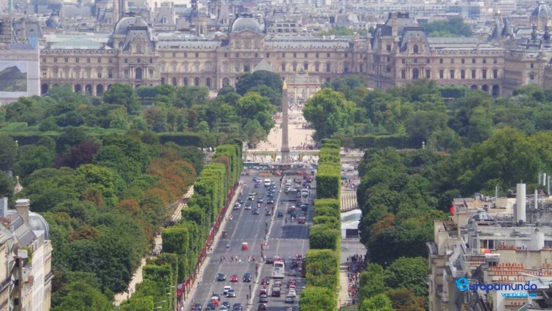 Vista de Plaza La Concorde y El Lovre