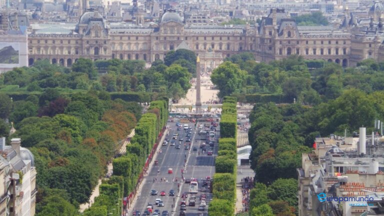 Vista de Plaza La Concorde y El Lovre