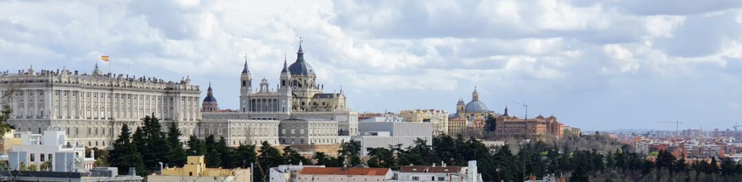 Vistas lejanas hacia el Palacio Real y la Almudena